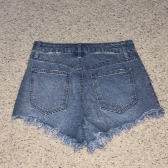 Women’s jean shorts - Picture 2 of 4